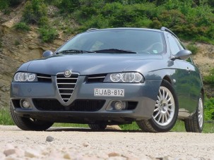 Teszt: Alfa Romeo 156 Sportwagon 2.4 JTD 20 V - Dízel versenykombi
