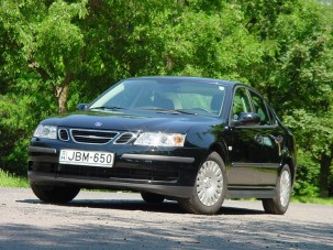 Teszt: Saab 9-3 1.8i Linear - Nagypályán, rövidnadrágban