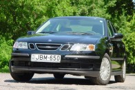 Elegáns a jellegzetesen saab-os forma. Az Opel Vectra rokonság nem látszik