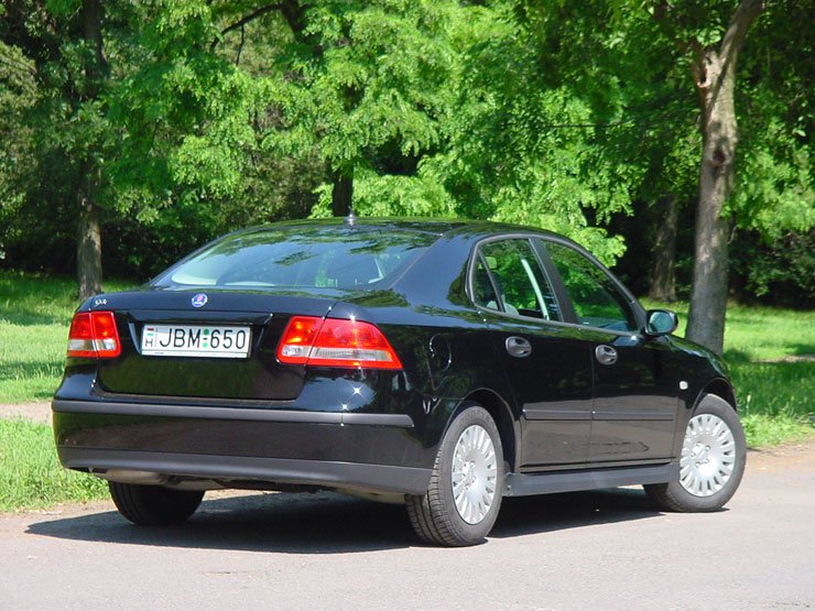 Teszt: Saab 9-3 1.8i Linear – Nagypályán, rövidnadrágban 11