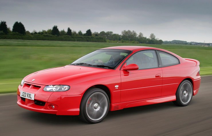 Szegről-végről Omega rokon a Holden Monaro. A tuning változat V8-as motorja 387 lóerős lett