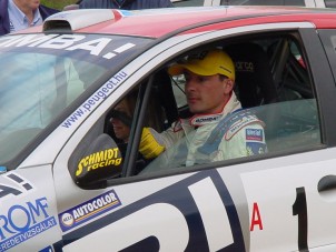 Janika odateszi magát a 206 RC-ben