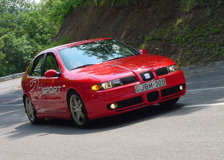 A rendezésben is részt vállalt a Seat egy Leon Sport R-rel