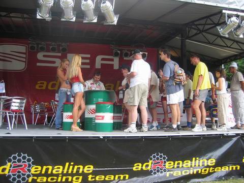 A parádi hétvégén az aRT kamionja egy castrolos ülőgarnitúrával és asztallal gazdagodott