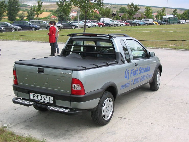 Nettó 1 890 000 forintba kerül az alap Strada 1,2 literes benzines motorral