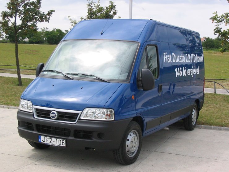 Új 146 lóerős, 2,8 JTD motor dolgozik a Fiat Ducatoban. Végsebessége 159 km/óra