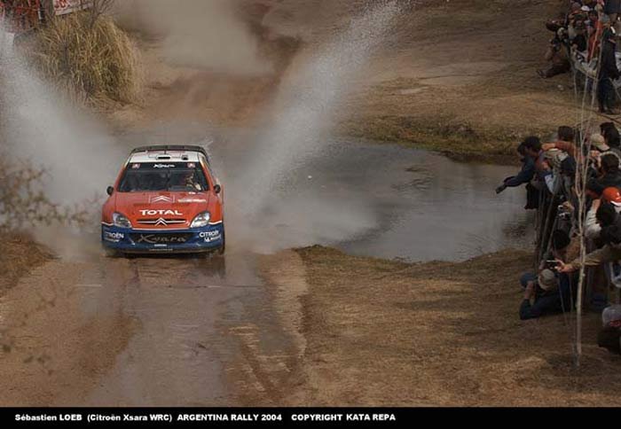 Sebastien Loeb ha behozza a Xsara-t a második helyre nyolc pontot kap, és nagyon ellép az őt üldözőktől a pontversenyben