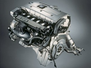 Könnyebb és erősebb benzinmotor a BMW-től