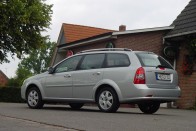 Egyelőre csak benzinmotorokkal kapható Nubira, mint az összes többi Daewoo. Csak 2006-tól lesz változás