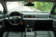 Teszt: Opel Vectra Caravan 1.9 CDTI – Fura formájú csodadoboz 31