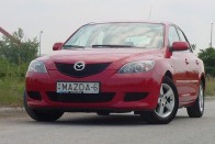 A Mazda3 a kategória egyik legjobb futóművét adja tovább a vele közös padlólemezre épülő Volvo S40-nek és a következő Ford Focus-nak