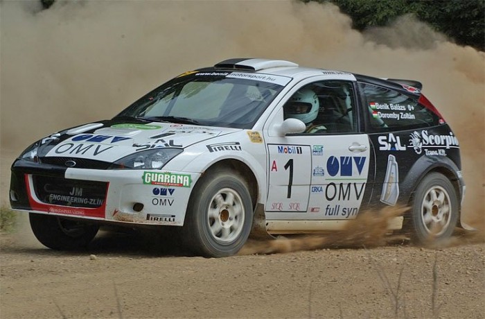 Új szponzor és navigátor a bajnok mellett