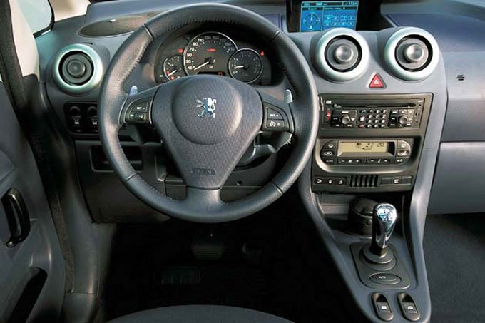 A régi 75 és 109 lóerős benzines mellett egy 68 lóerős dízel is kapható lesz a 1007-hez 