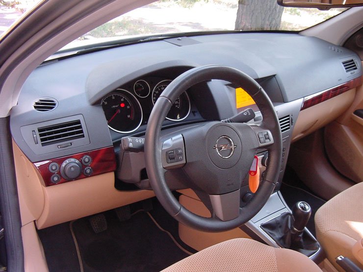 Teszt: Opel Astra 1.7 CDTI Elegance – Mestermunka 17