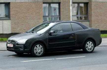 Sima kupénak látszik, pedig ez már a Focusból készülő kupé-kabrió