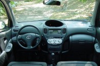 Teszt: Toyota Yaris Verso 1.5 VVT-i – Családcentrikus 54