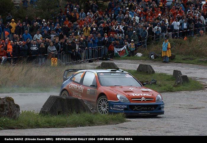 5977_58406_1000x700.jpg | Vezess | Vezess Carlos Sainz lecsúszott a második helyről, de különbség csak nagyon kicsi, így vasárnap is éles küzdelem lesz