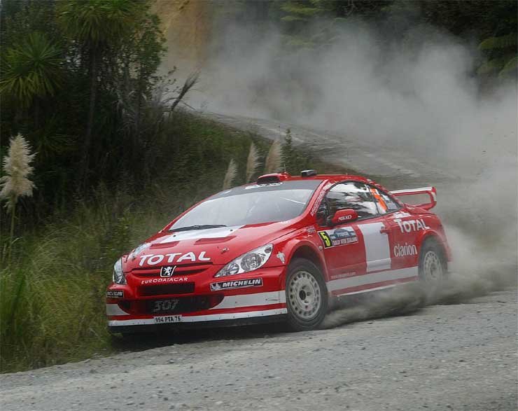 Három gyári 307-essel indul a Peugeot csapat, hogy végre elsőként zárhassák a futamot