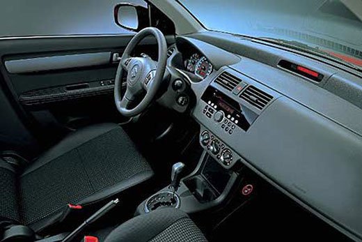 Multifunkciós sportkormány lesz a jobban felszerelt Swiftekben. A belső tér szépnek ígérkezik