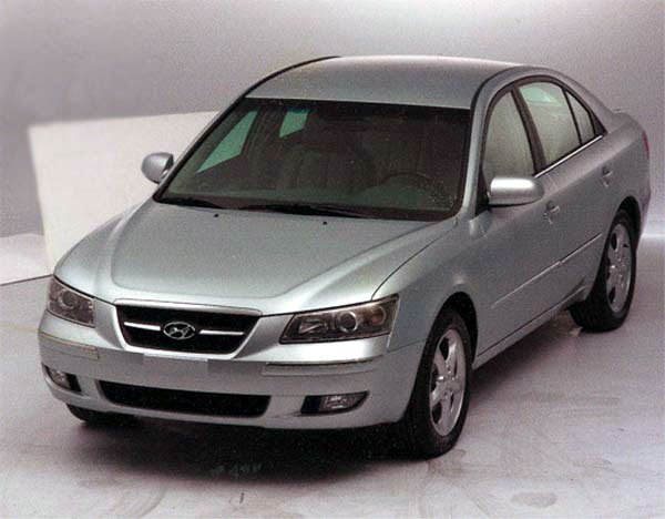 Az amerikai piacra 229 lóerős, 3,3 literes V6-ost, az európaira piacra a 2,2-es dízelt gyártják újdonságként 