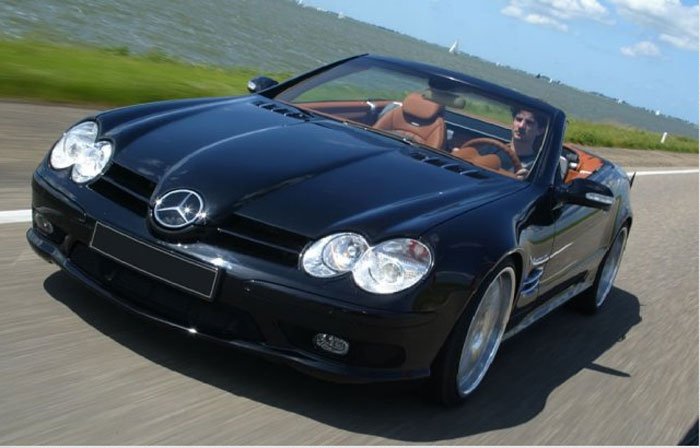 Elképzelhető, hogy a Mercedes SL modellfrissítés utáni változatát láthatjuk már, hiszen az SLR mellett az SLK is ilyen orral készül