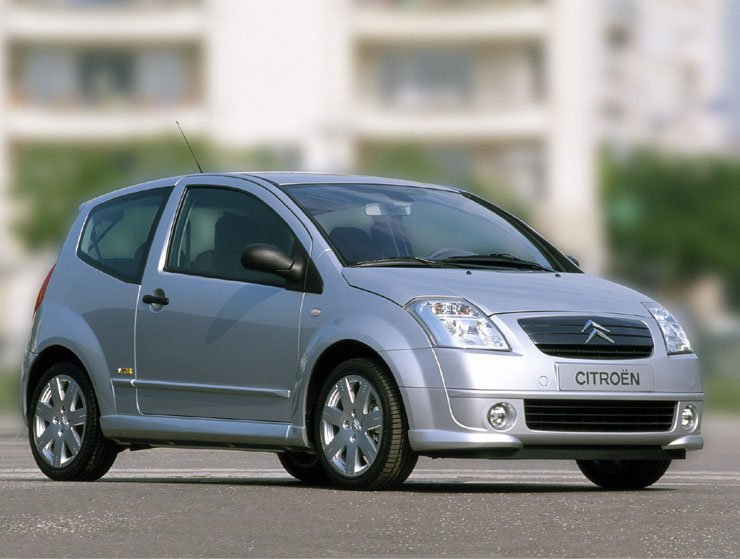 A verseny C2-esek színében, Aden pirosban is rendelhető a C2 VTS. Átalakították a futóművet és kormányművet is