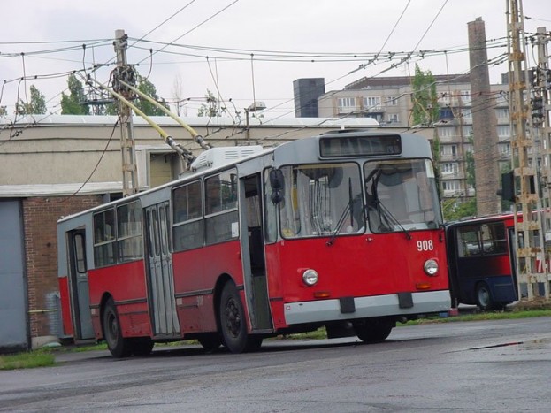 Toyota Prius vs. trolibusz a Start autós magazinban