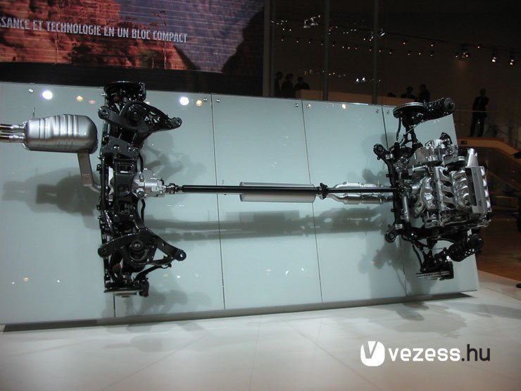 V8-as motor az XC90-hez