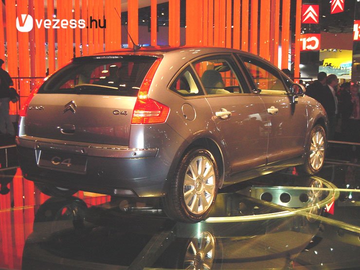 Novembertől kapható hazánkban a három- és ötajtós C4