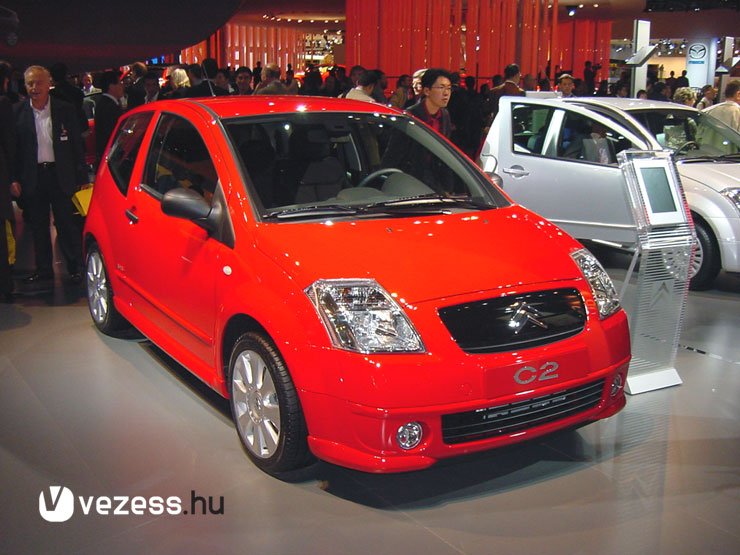 Új a C2 VTS, 125 lóerős benzines motorral és végre kézi váltóval