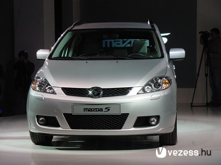 Mindkét dízelmotor kétliteres lesz. A 110 és a 143 lóerős is hatfokozatú váltót kap