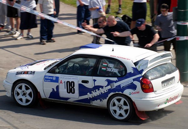 Vizin László felborult a a Corolla WRC-vel, de így is hetedik lett