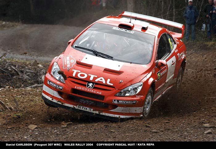 Daniel Carlsson a superrally-nak köszönhetően szombaton is gyakorólhatott a 307 WRC-vel. Lehet, hogy ő követi majd jövőre Grönholmot?