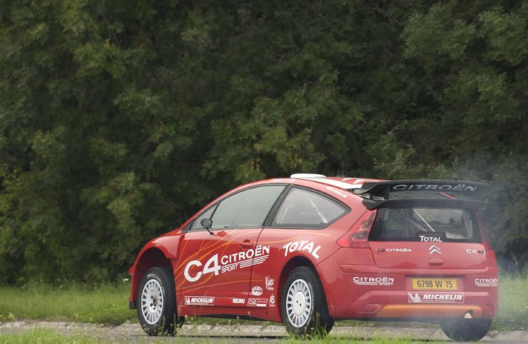 2005 végén debütál a C4 WRC világbajnoki futamon