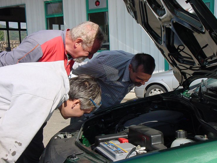 Hatan szólítottak meg a Daciával kapcsolatban, kettőjüknek volt régi Daciája. A Logan nekik is tetszett, de nem vennének még egyszer Daciát