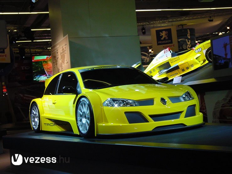 2005-ben indulhat a 320 lóerős Mégane Trophyk kupája