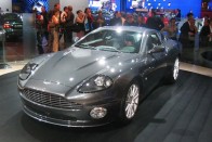 Aston Vanquish S - DB8 helyett