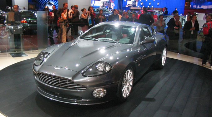 Aston Vanquish S - DB8 helyett