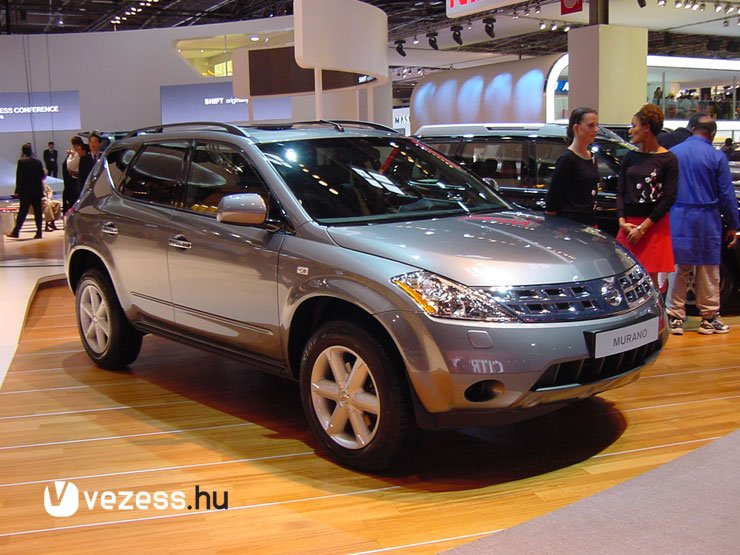 6566_63575_1000x700.jpg | Vezess | Vezess 1600 ponton módosult a Murano, mire elkészült az európai kivitel. A nagyobb tempó miatt a Murano olajhűtőt kapott