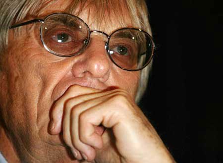 Ecclestone: Olcsóbb Forma-1 kell!