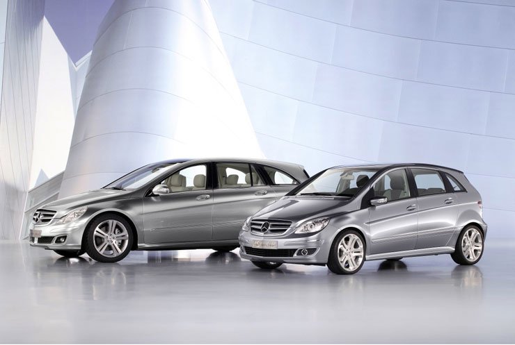 Itt a Mercedes B és az R-osztály!