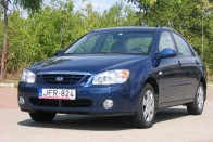 Teszt: Kia Cerato 2.0 EX - Csak az ár akadály