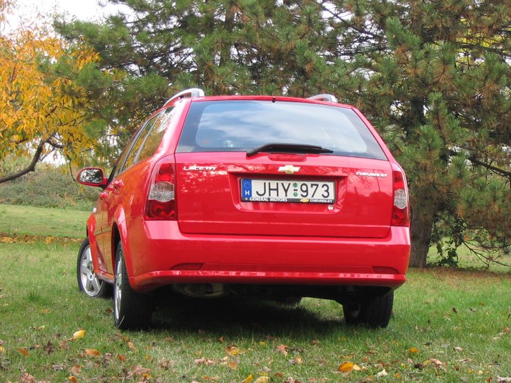 Teszt: Chevrolet Lacetti Wagon 1.8 Platinum – Értékelvű 15