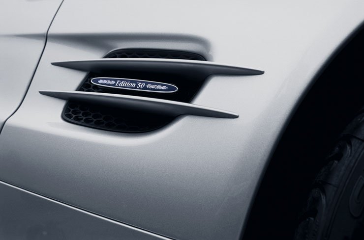 Az 500 darabos szériát néhány felirat és apróbb módosítás jelzi