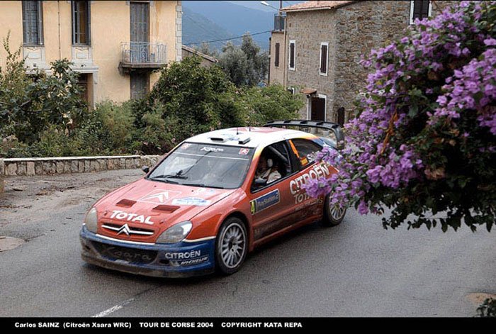 Carlos Sainz csak a csapatnak autózik, elötte és mögötte is messze vannak az ellenfelek, szinte bombabiztos a helyezése