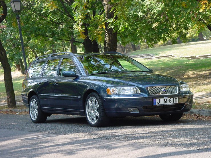 Teszt: Volvo V70 T5 Summum – Lehengerlő vonzerő 24