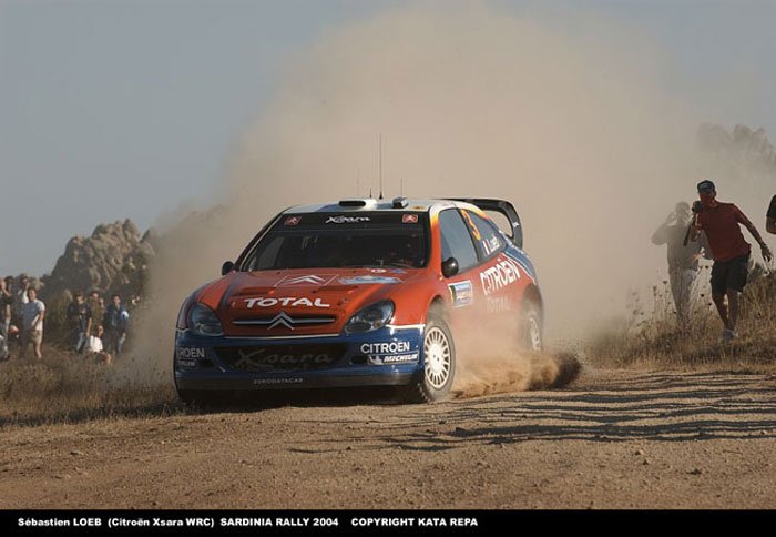 5794_56421_1000x700.jpg | Vezess | Vezess Loeb azt teszi, amit kell, ott van tűzközelben, de nem akar mindenáron győzni, a nyolc pont is remek eredmény, ami ezen a versenyen csapat világbajnoki címet érhet