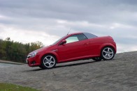 Teszt: Opel Tigra TwinTop 1.8 – Négy évszakra 22