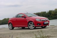 Teszt: Opel Tigra TwinTop 1.8 – Négy évszakra 24