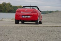 Teszt: Opel Tigra TwinTop 1.8 – Négy évszakra 27